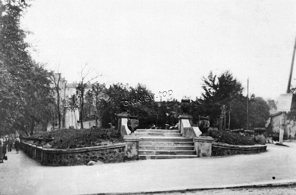 1900 .   .  - . 